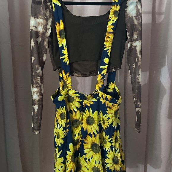 90s Sunflower Skirt Overalls - Picture 6 of 7